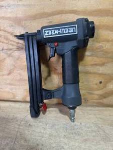 lot 62 image: CRAFTSMAN 351.184080 Pneumatic Stapler