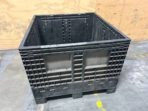 lot 50 image: Collapsible Plastic Storage Bin