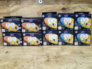 lot 97 image: Lot of Assorted Light Bulbs