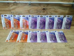 lot 99 image: Lot of Multiple Crystal Clear Multi-Use Light Bulbs
