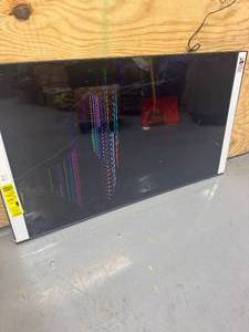 lot 134 image: SAMSUNG Q70C 55IN QLED 4K Smart TV - FOR PARTS OR REPAIR