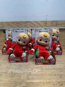 lot 139 image: COCOMELON Lot of 6 Hide & Go Seek in the Snow Dolls