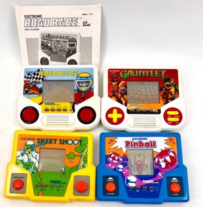 lot 437 image: Collection of 4 Vintage Tiger Electronic Handheld Games