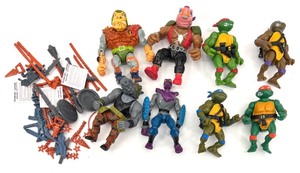 lot 607 image: Vintage Teenage Mutant Ninja Turtles Action Figures Collection