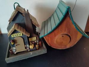 lot 78 image: Two Bird Houses