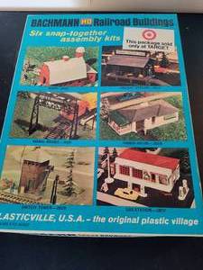 lot 82 image: Vintage Bachmann HO Scale Railroad Buildings