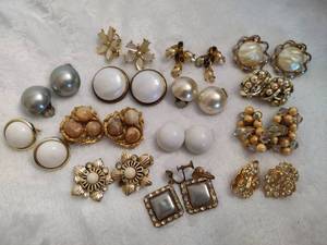 lot 108 image: Vintage Earring Sets Lot #2
