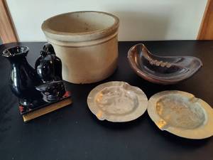 lot 141 image: Vintage Butter Crock and Ashtrays