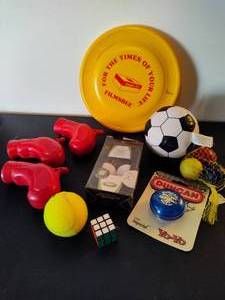 lot 98 image: Assorted Toys Vintage K-Guns by Kusan, Yo Yo, Kodak Frisbee