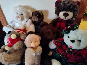 lot 130 image: Assorted Teddy Bears