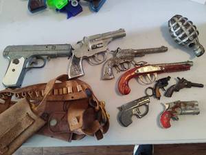 lot 29 image: Vintage Toy GunsGrenadesetc