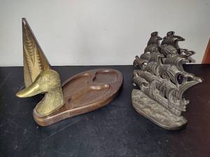 lot 44 image: Lot of Brass BookendsDecor