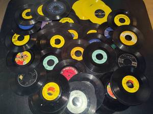 lot 170 image: Large Lot of 45RPM Records.