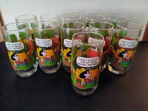 lot 6 image: Vintage Peanuts Glasses Lot #1