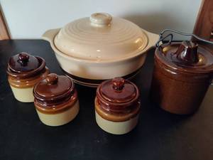 lot 152 image: Stoneware Casserole Dish wLid & Small Crocks
