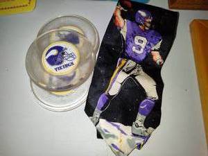 lot 183 image: Minnesota Viking Tie & Three Coasters