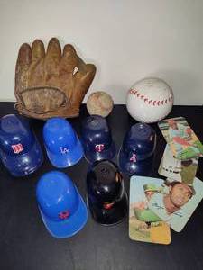 lot 135 image: Lot of Misc Vintage Baseball Items
