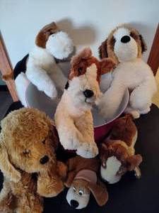 lot 132 image: Bucket of Assorted Stuffed Dogs