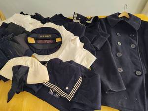 lot 166 image: Vintage US Navy Mens Sailor Uniform