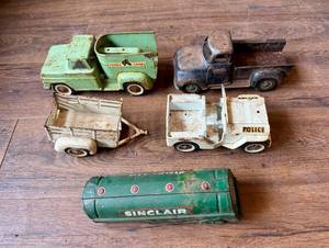 lot 164 image: Vintage Tonka Trucks and Marx Sinclair Gas Trailer