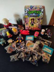 lot 95 image: Vintage Charlie Brown Pocket Doll  Asst Happy Meal Toys & More...