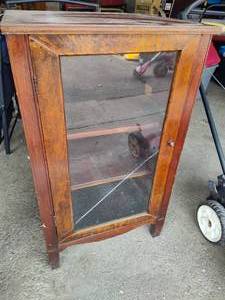 lot 48 image: Vintage WoodGlass Storage Cabinet