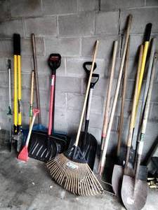 lot 193 image: Lot of Pole DiggerShovelsRakesTools