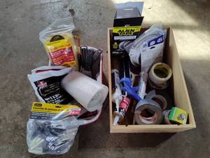 lot 198 image: Lot of Asst Painting SuppliesCaulks