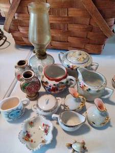 lot 139 image: Lot of Misc Small ChinaPorcelain Items