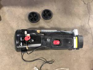 lot 26 image: Husky 8 Gallon 150PSI Hotdog Air Compressor Damaged   Customer Returns See Pictures