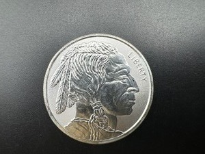 lot 89 image: Buffalo Design 1 Oz. Silver Round