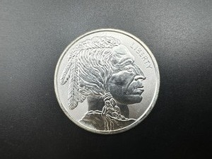lot 90 image: Buffalo Design 1 Oz. Silver Round
