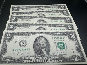 lot 98 image: Five Sequential Two Dollar Bills
