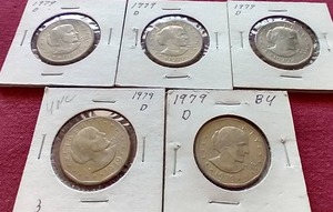 lot 15 image: (5) Susan B. Anthony Dollars