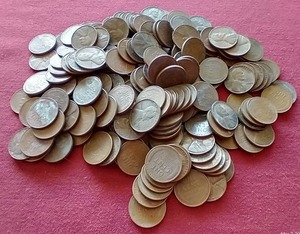 lot 28 image: (200) Wheat Pennies