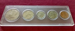 lot 32 image: 1982 Collated Uncirculated Set