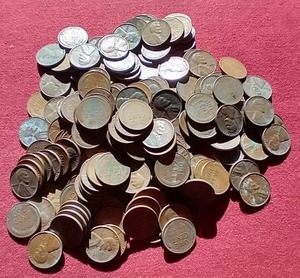 lot 83 image: (200) Wheat Pennies