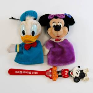 lot 18 image: Vintage Disney Souvenir Lot