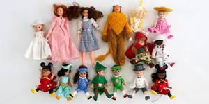lot 27 image: Vintage Misc. Doll Lot