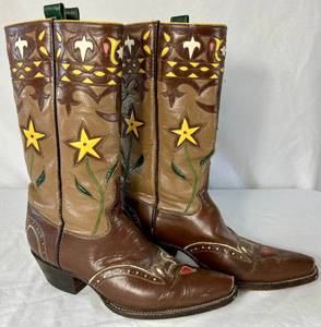 lot 29 image: RocketBuster Custom Corazon Cowgirl Boots Size 7.5