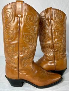 lot 64 image: Vintage Tony Lama Brown Leather Western Boots Size 8