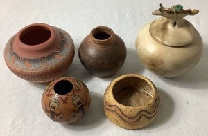 lot 143 image: Collection of Native American Pottery - Small Vases and Bowls