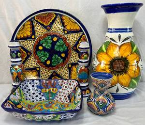 lot 155 image: Hand Painted Mexican Pottery