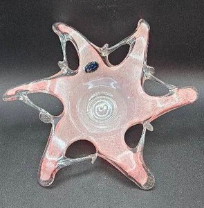 lot 22 image: Murano Glass Hand Blown Pink Art Dish