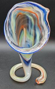 lot 28 image: Vintage Hand Blown Art Glass Vase Jack in the Pulpit