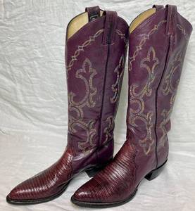 lot 49 image: Vintage Larry Mahan Purple Leather Cowgirl Boots Size 8.5
