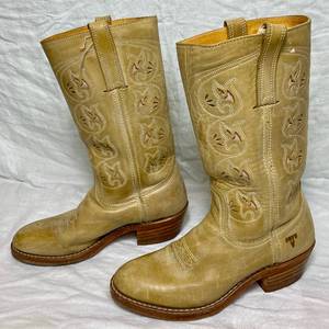 lot 42 image: Frye Tan Leather Cowgirl Boots 8.5 Med