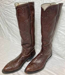 lot 62 image: Vintage 1977 Stewart Romero Brown Womens Cowgirl Boot Size 7