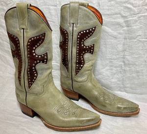 lot 46 image: Frye Daisy Duke Tan Cowgirl Boots Made in Spain Size 8