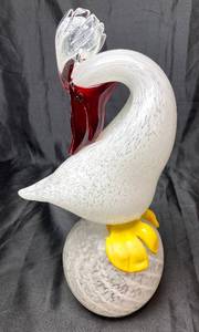 lot 117 image: Vintage Hand Blown Art Glass Swan